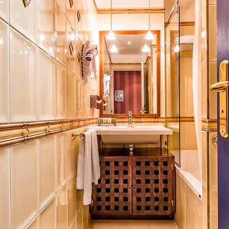 Pantheon Hotel 4*