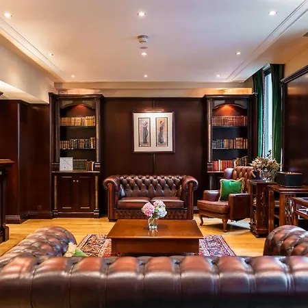 Pantheon Hotel 4*