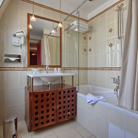 Panthéon Hotel 4*